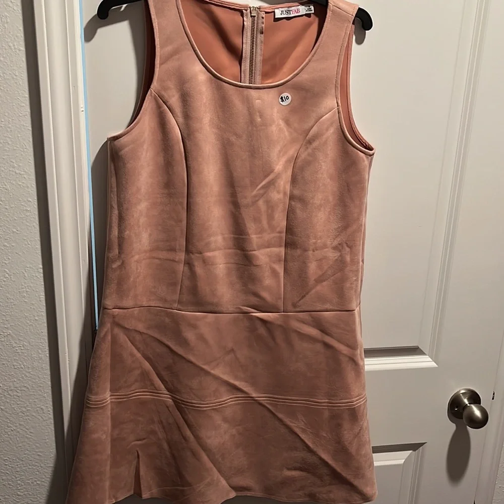 Dresses - Picture 9 of 12
